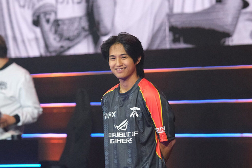 Fnatic onic ph menang melawan tim aurora